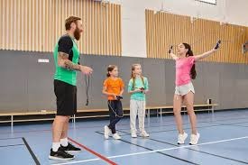 维多利亚普尔岑队获得含附加条款在内的1100万欧元转会费套餐。⚫️🔵 来源：转会专家罗马诺🚨🇳🇢 拉菲乌·杜罗辛米今晚已正式签约，成为意甲比萨队的新球员。