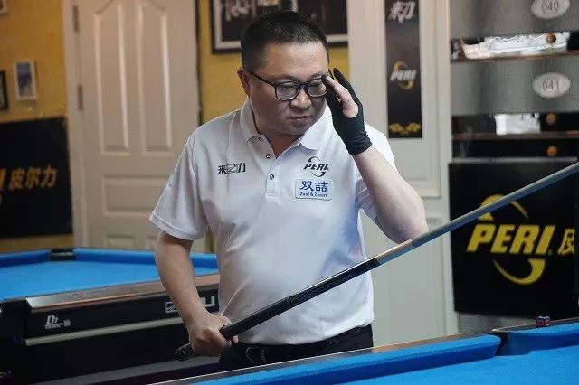 边锋下底时 边锋下底时