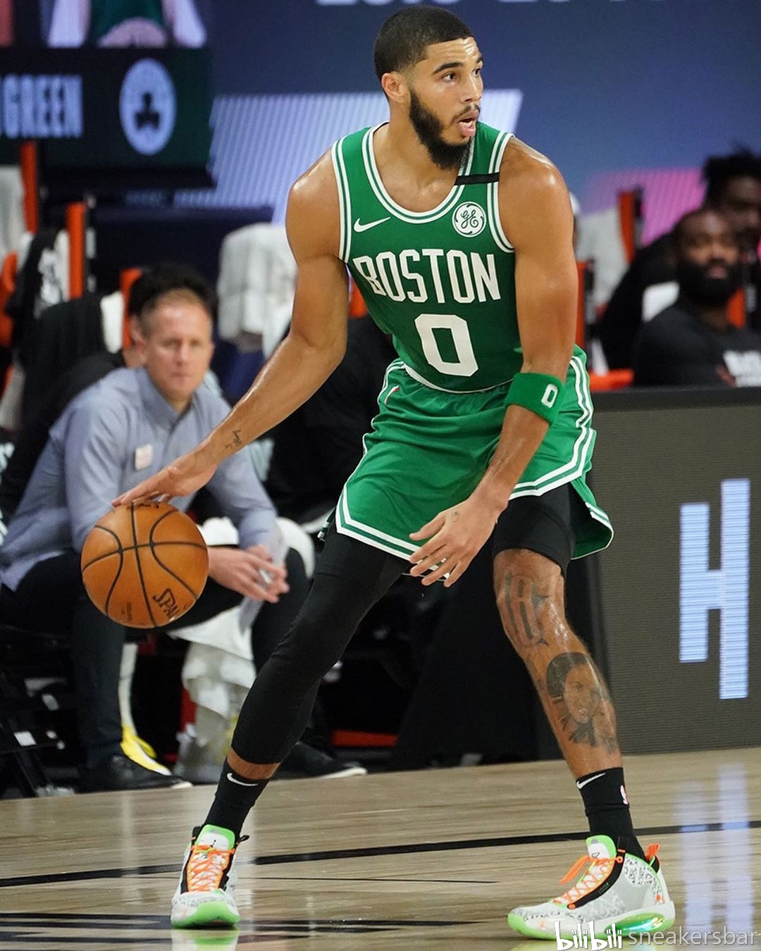 他在场上的 他在场上的